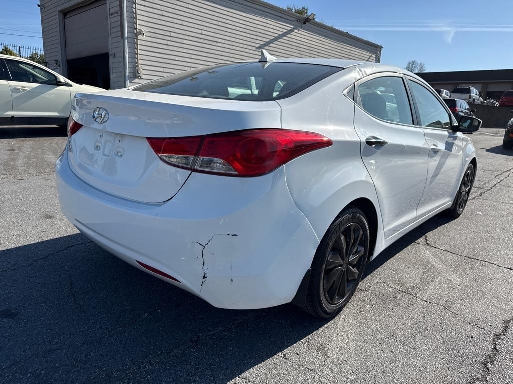 Hyundai Elantra photo 6