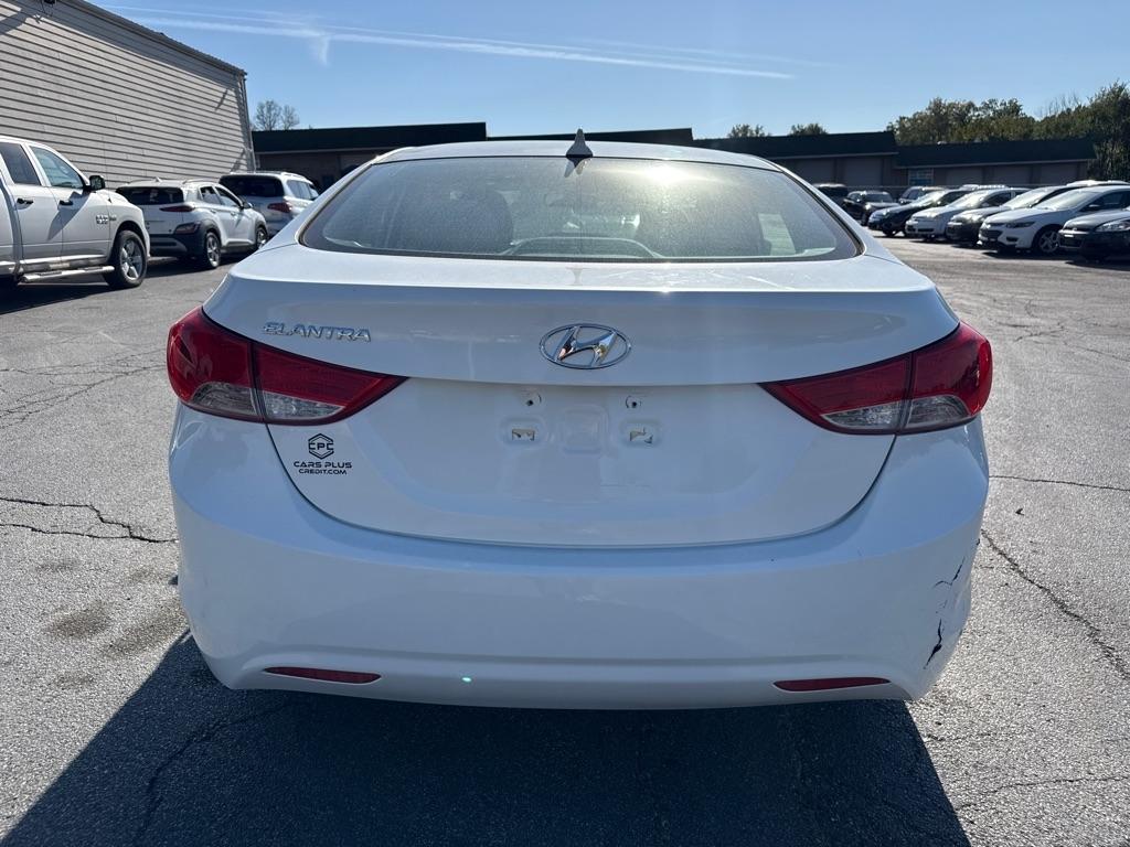 Hyundai Elantra photo 7