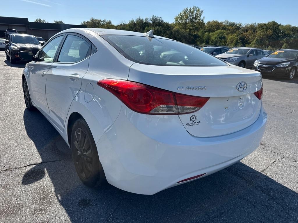Hyundai Elantra photo 8