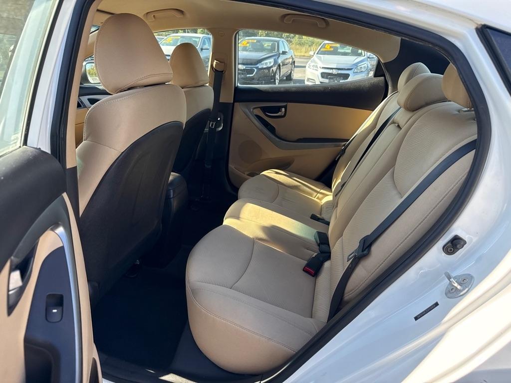 Hyundai Elantra photo 10