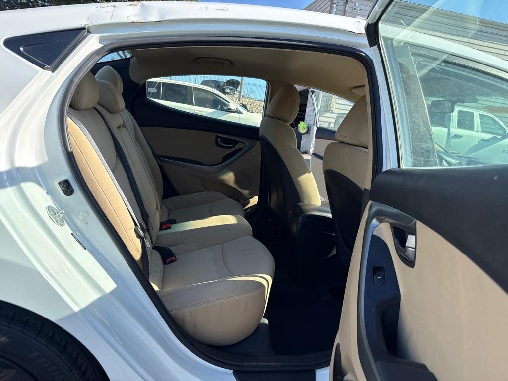 Hyundai Elantra photo 11