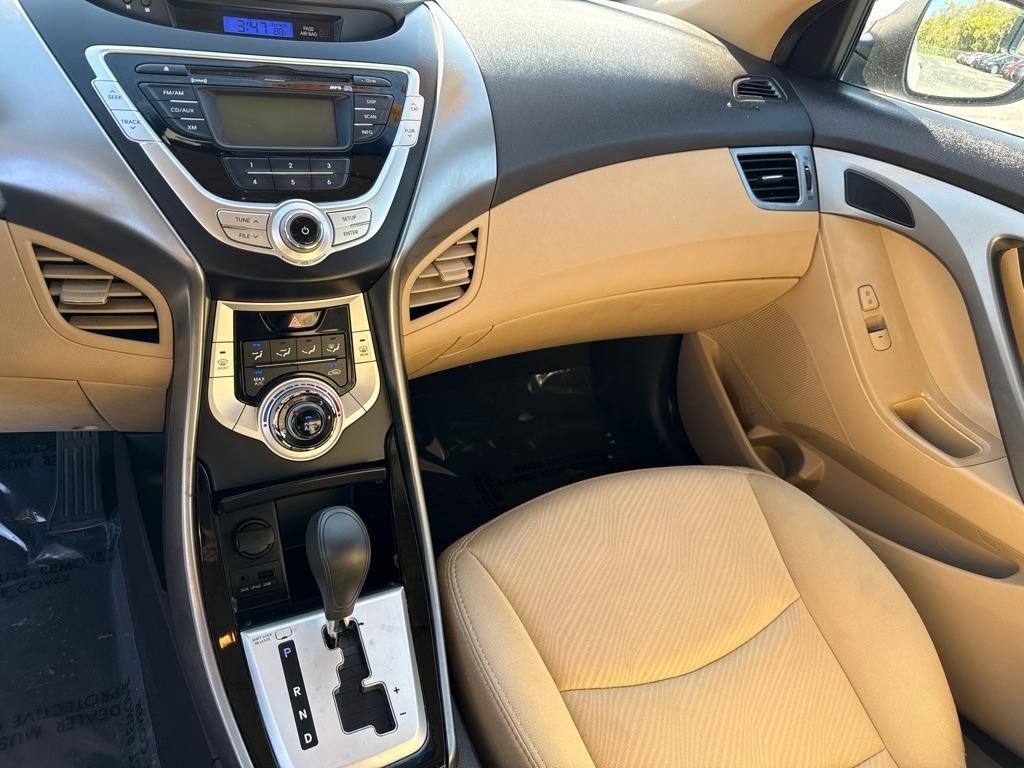 Hyundai Elantra photo 13