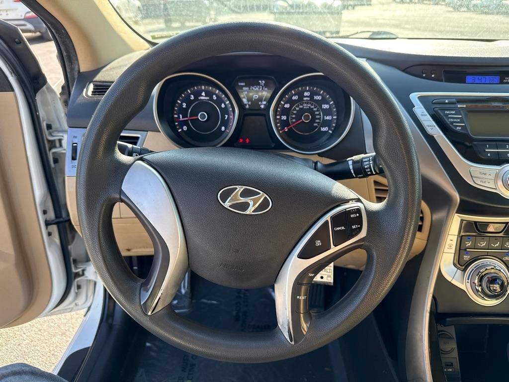 Hyundai Elantra photo 14