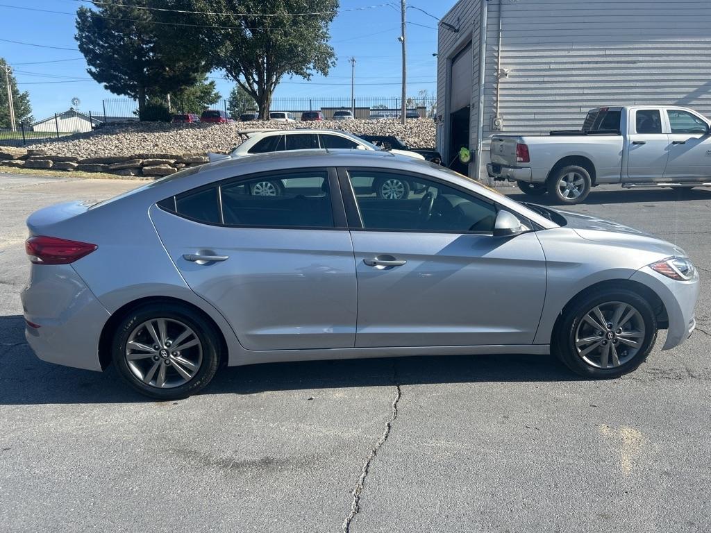 Hyundai Elantra Value Edition 6A 2017