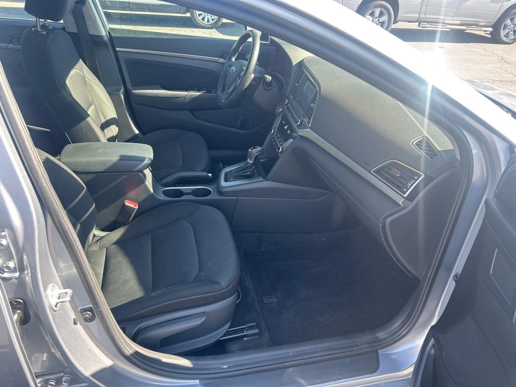 Hyundai Elantra Value Edition 6A 2017