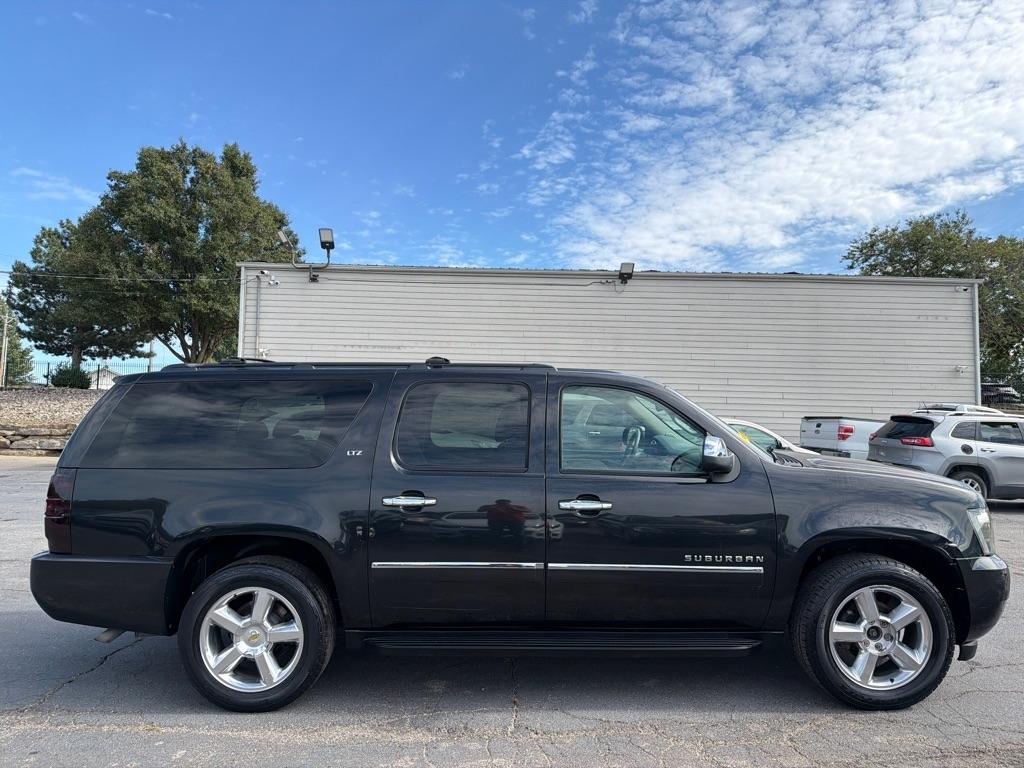 Chevrolet Suburban LTZ 1500 4WD 2011