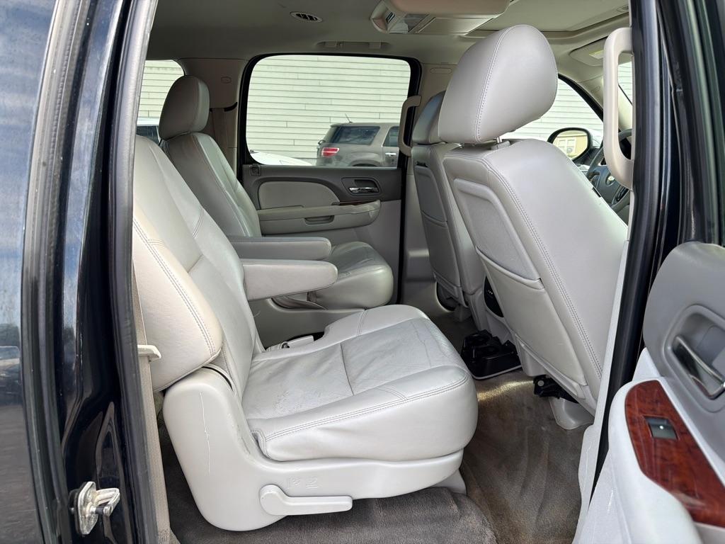 Chevrolet Suburban LTZ 1500 4WD 2011