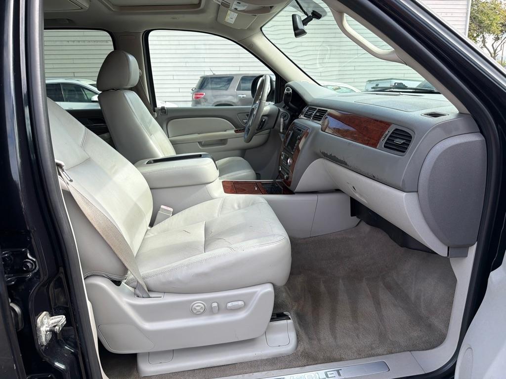 Chevrolet Suburban LTZ 1500 4WD 2011