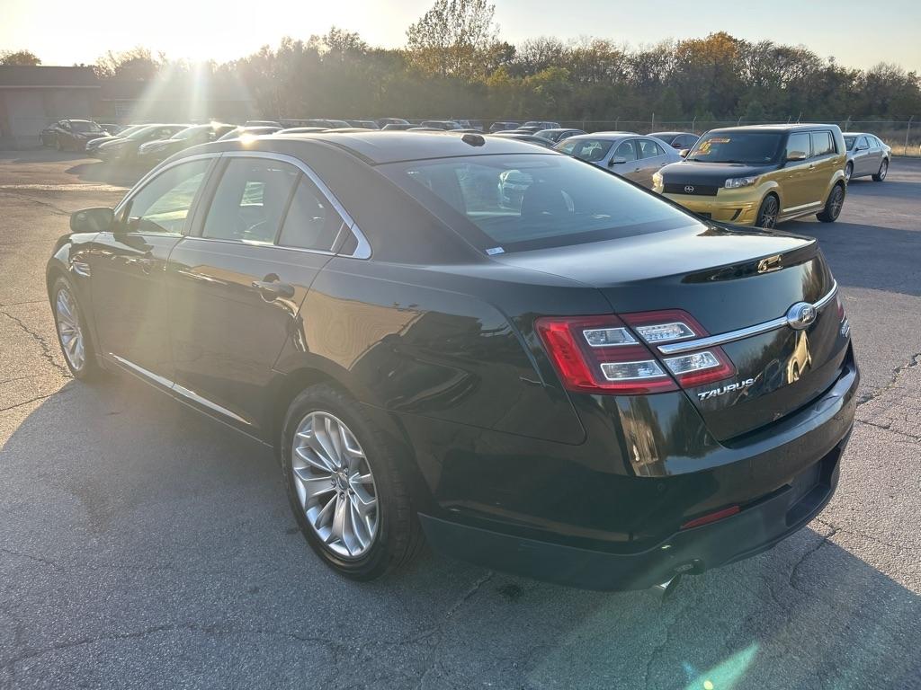 Ford Taurus Limited FWD 2014