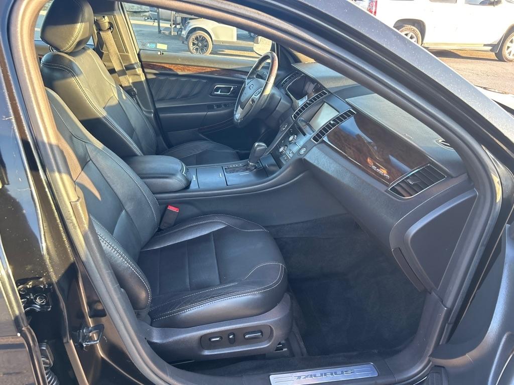 Ford Taurus Limited FWD 2014