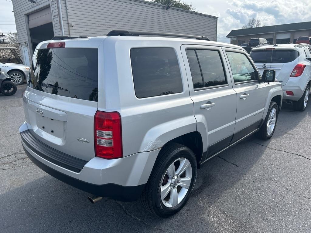 Jeep Patriot Latitude 2WD 2012