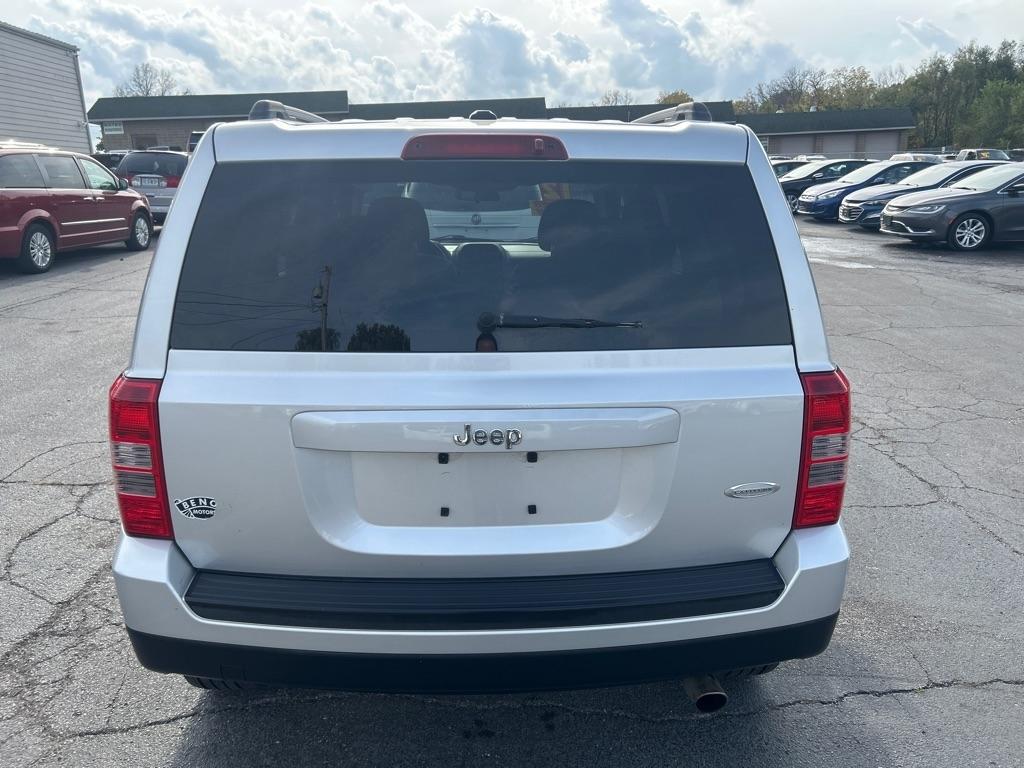 Jeep Patriot Latitude 2WD 2012