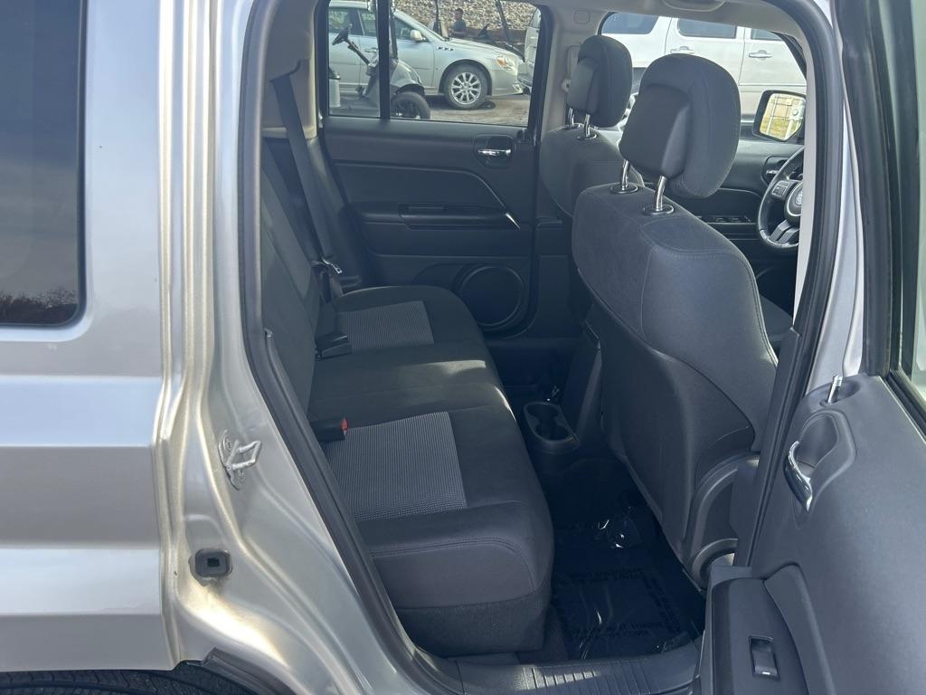 Jeep Patriot Latitude 2WD 2012