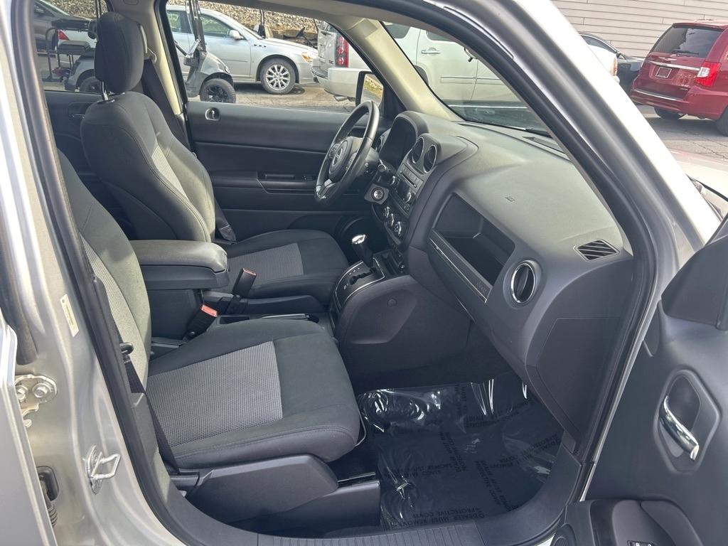 Jeep Patriot Latitude 2WD 2012