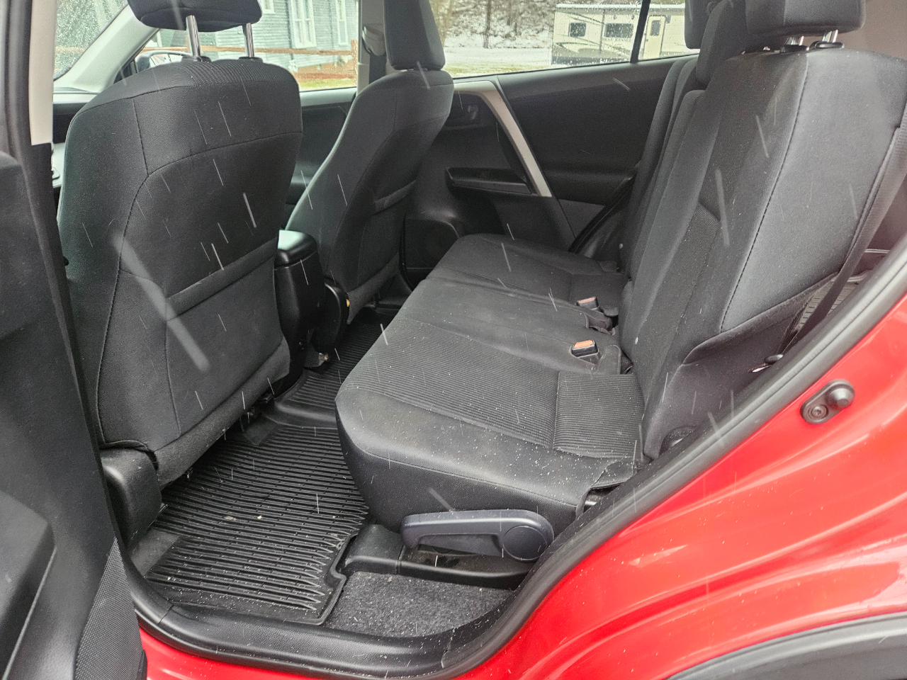 Toyota RAV4 LE AWD 2017