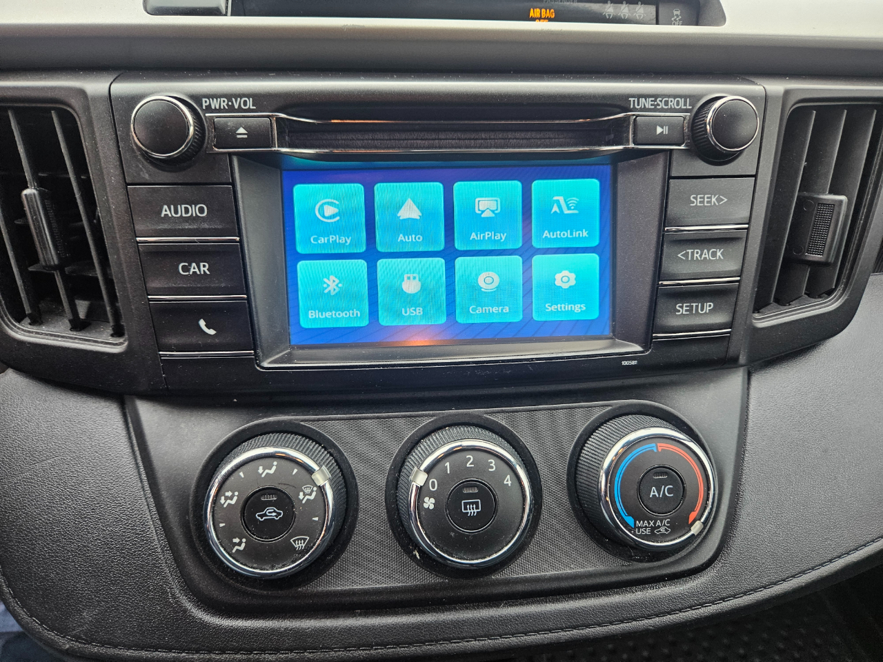 Toyota RAV4 LE AWD 2017