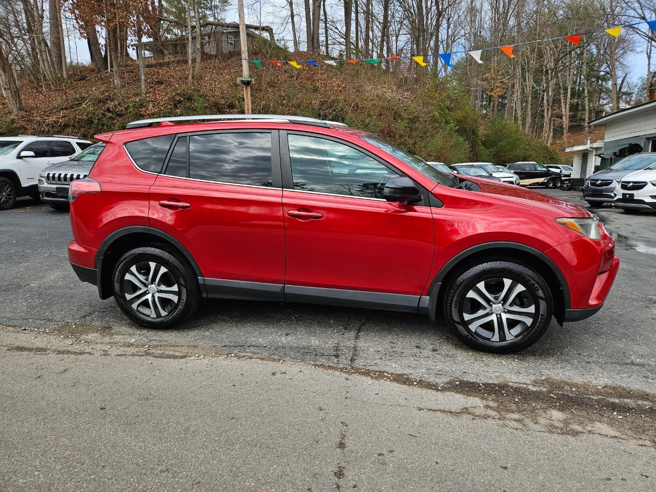 Toyota RAV4 LE AWD 2017