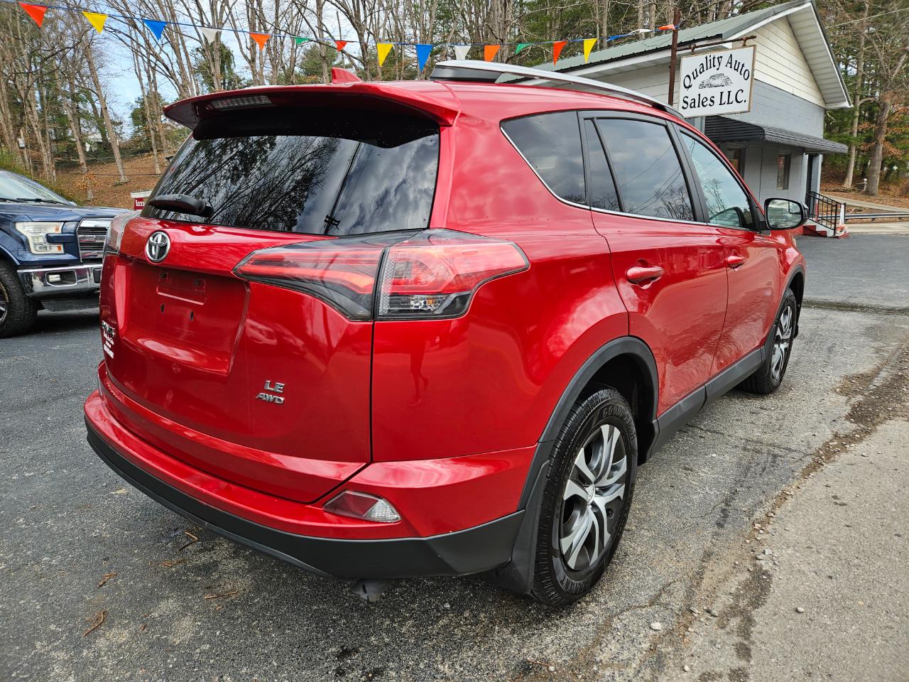 Toyota RAV4 LE AWD 2017