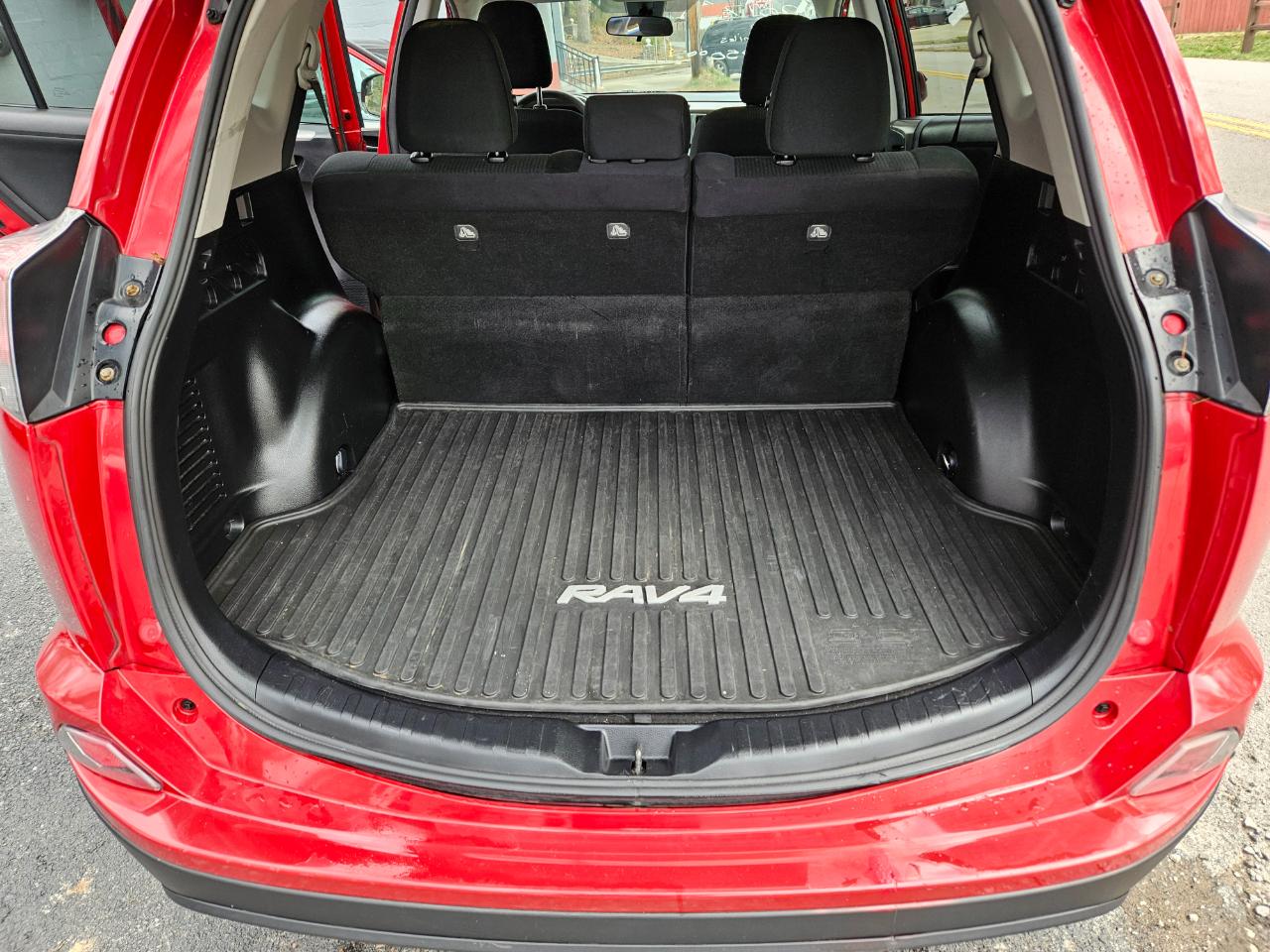 Toyota RAV4 LE AWD 2017