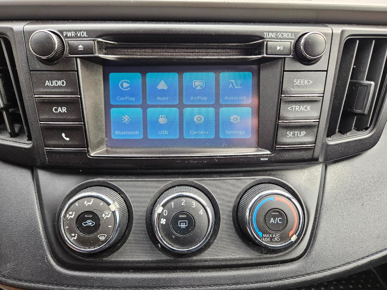 Toyota RAV4 LE AWD 2017