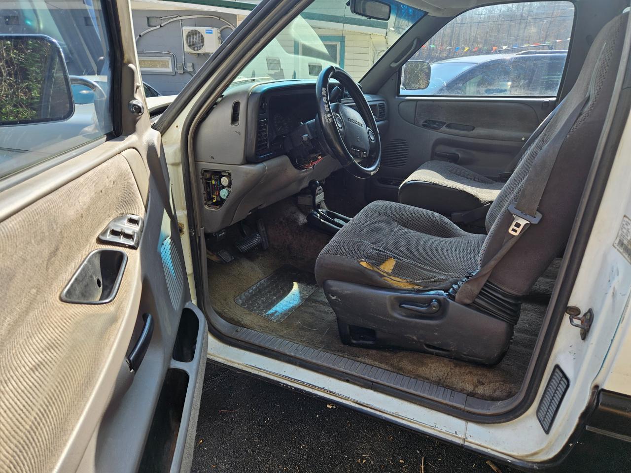 Dodge Ram 1500 Quad Cab Short Bed 2WD 2001