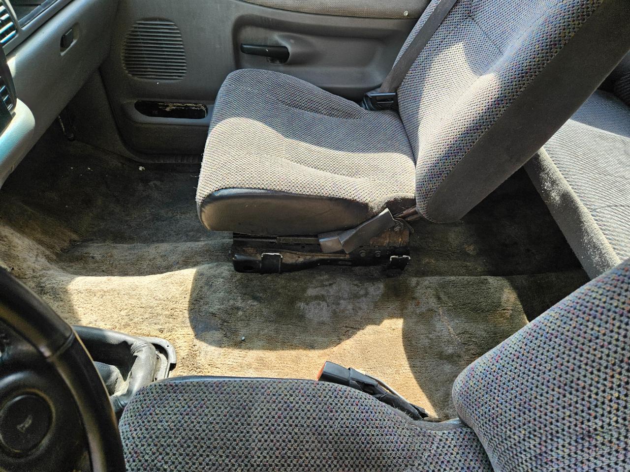 Dodge Ram 1500 Quad Cab Short Bed 2WD 2001