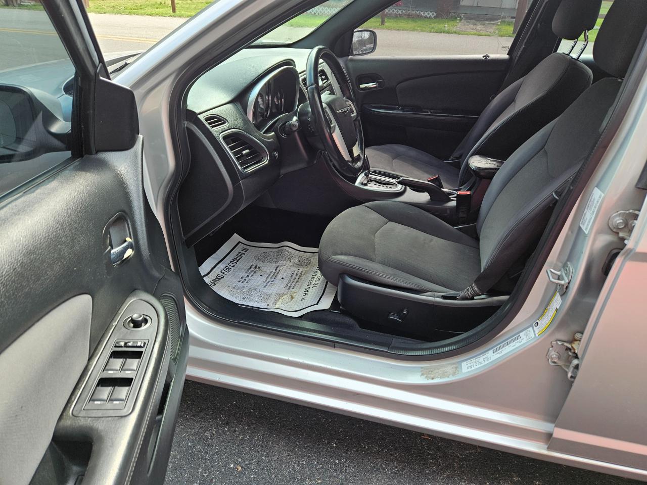 Chrysler 200 Touring 2012