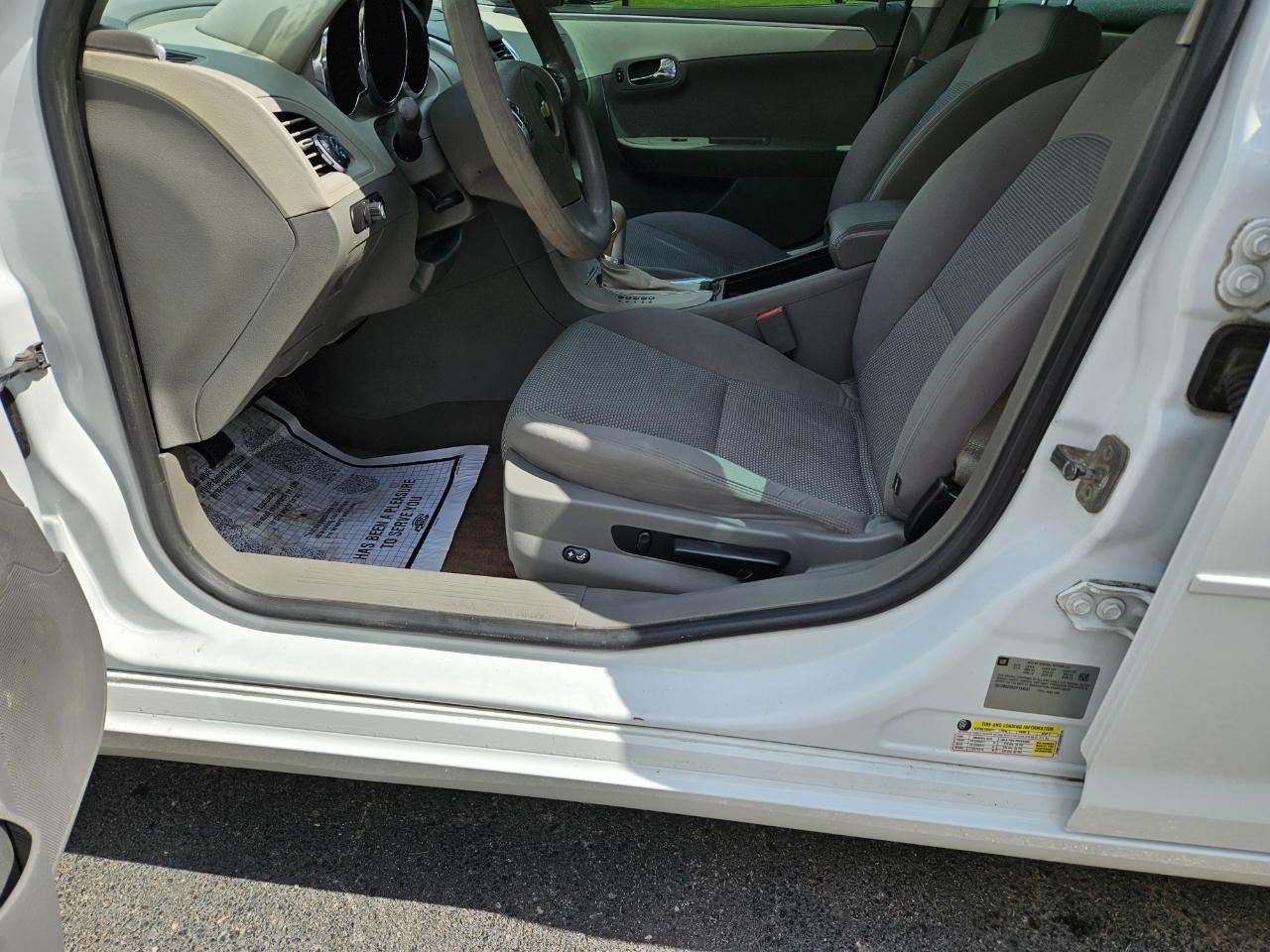 Chevrolet Malibu LS 2012