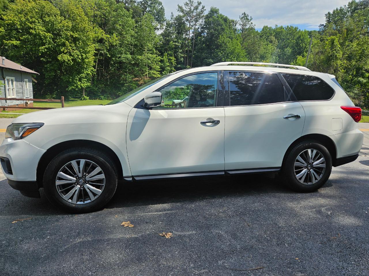 Nissan Pathfinder SL 2WD 2019