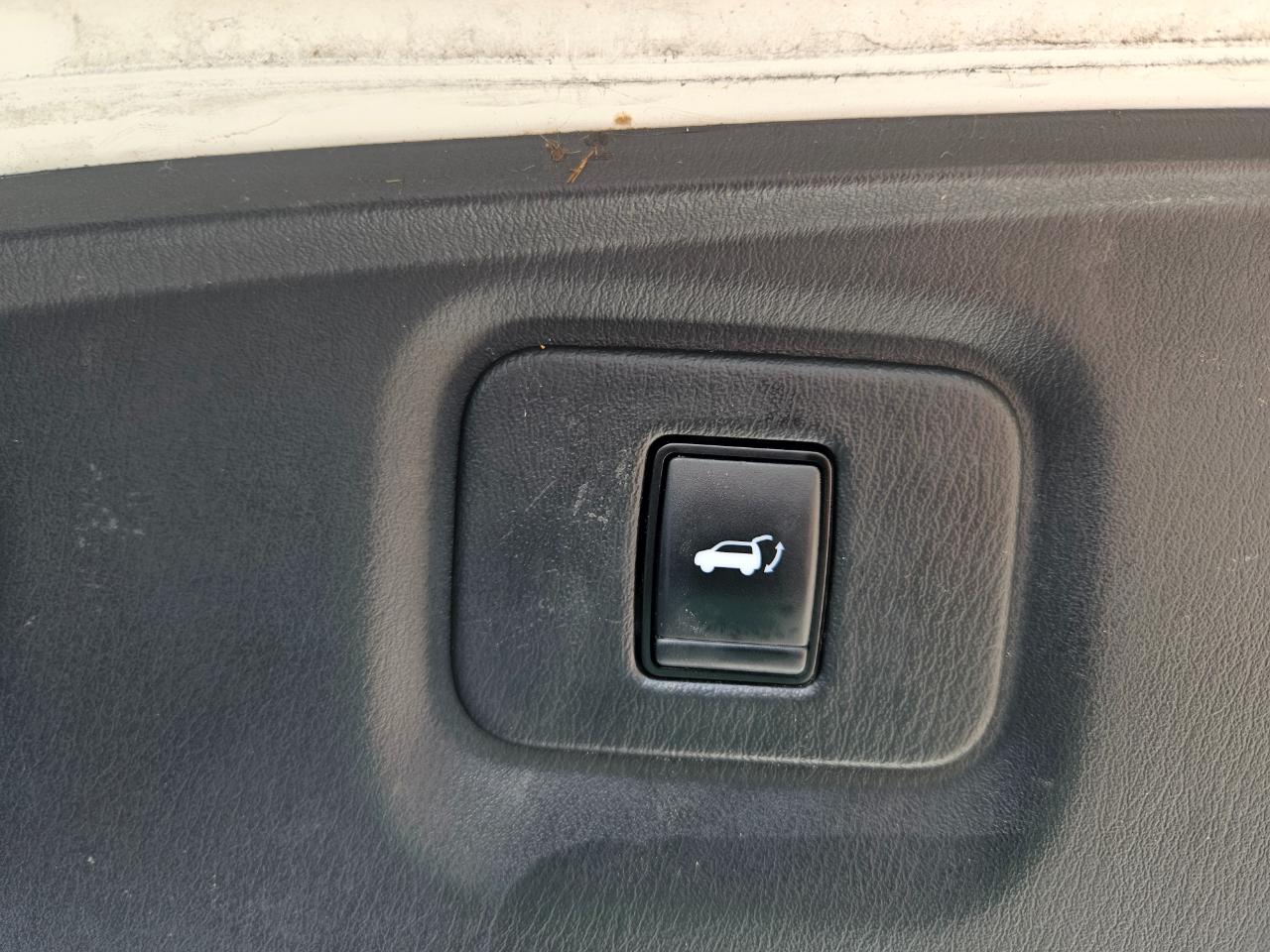 Nissan Pathfinder SL 2WD 2019