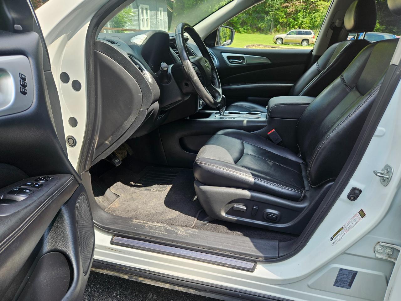 Nissan Pathfinder SL 2WD 2019