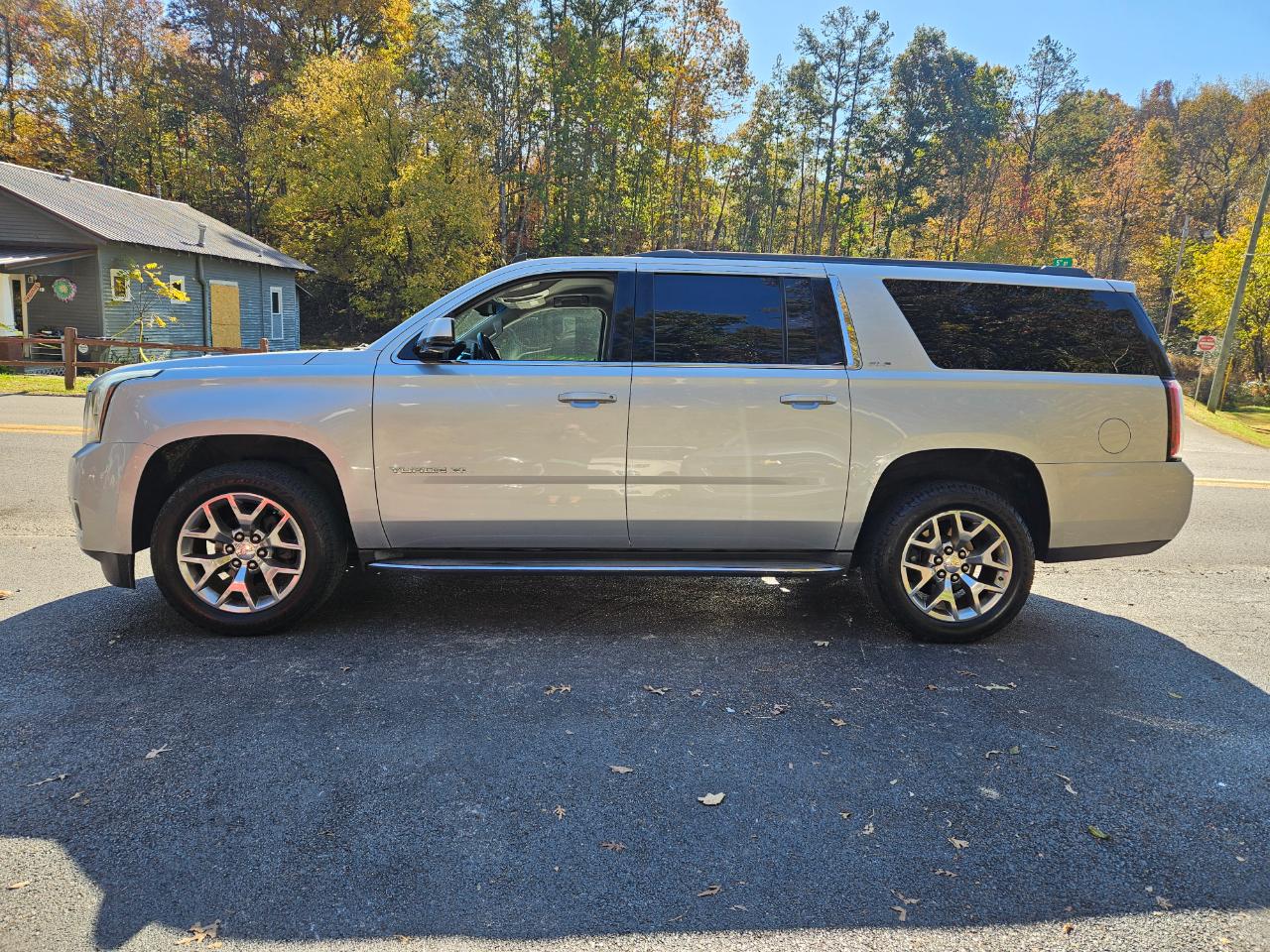GMC Yukon XL SLE 1/2 Ton 4WD 2015