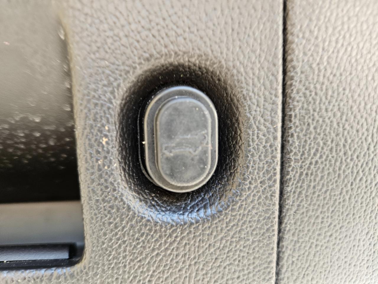 GMC Yukon XL SLE 1/2 Ton 4WD 2015