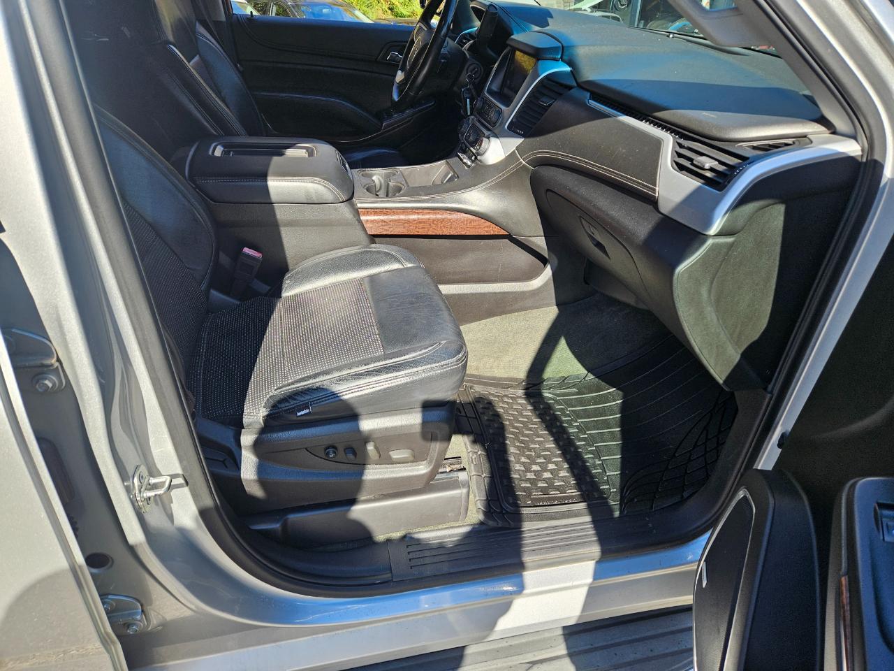 GMC Yukon XL SLE 1/2 Ton 4WD 2015