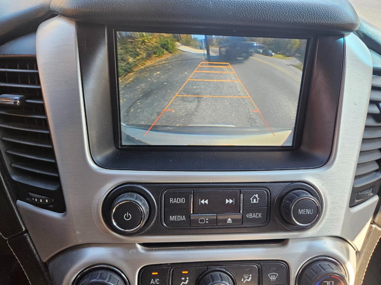 GMC Yukon XL SLE 1/2 Ton 4WD 2015