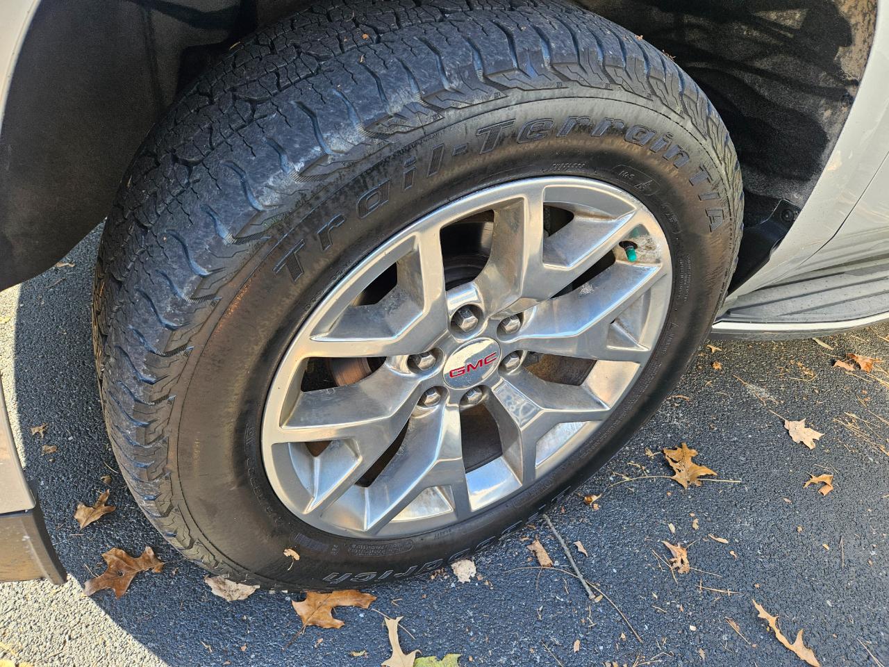 GMC Yukon XL SLE 1/2 Ton 4WD 2015