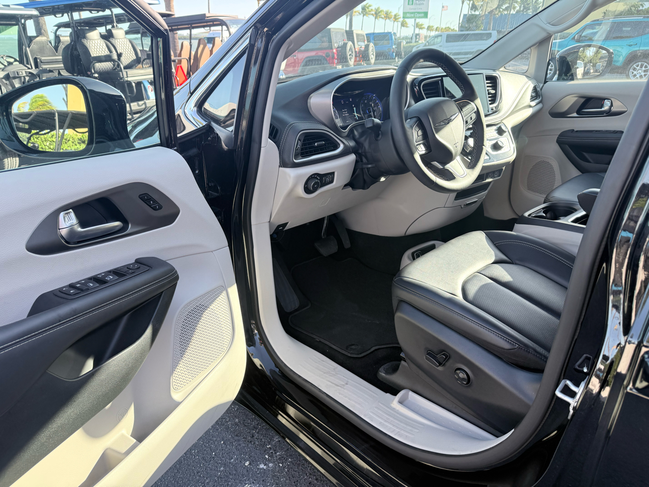 Chrysler Pacifica Touring L FWD 2024