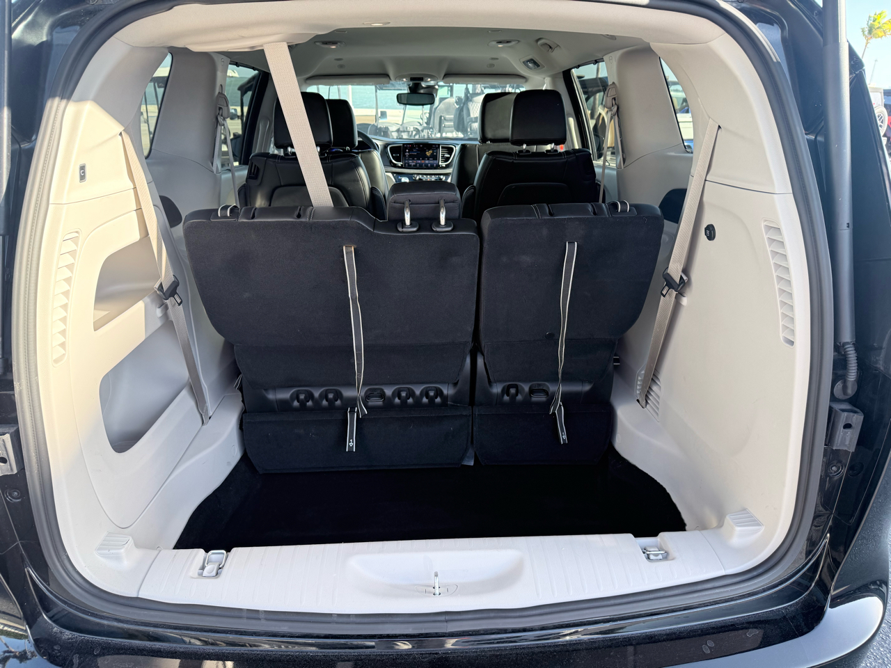 Chrysler Pacifica Touring L FWD 2024