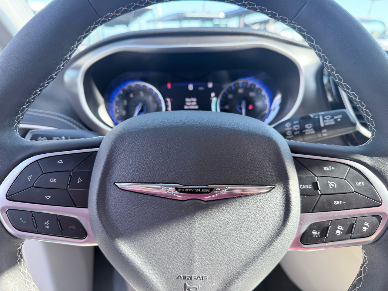 Chrysler Pacifica Touring L FWD 2024