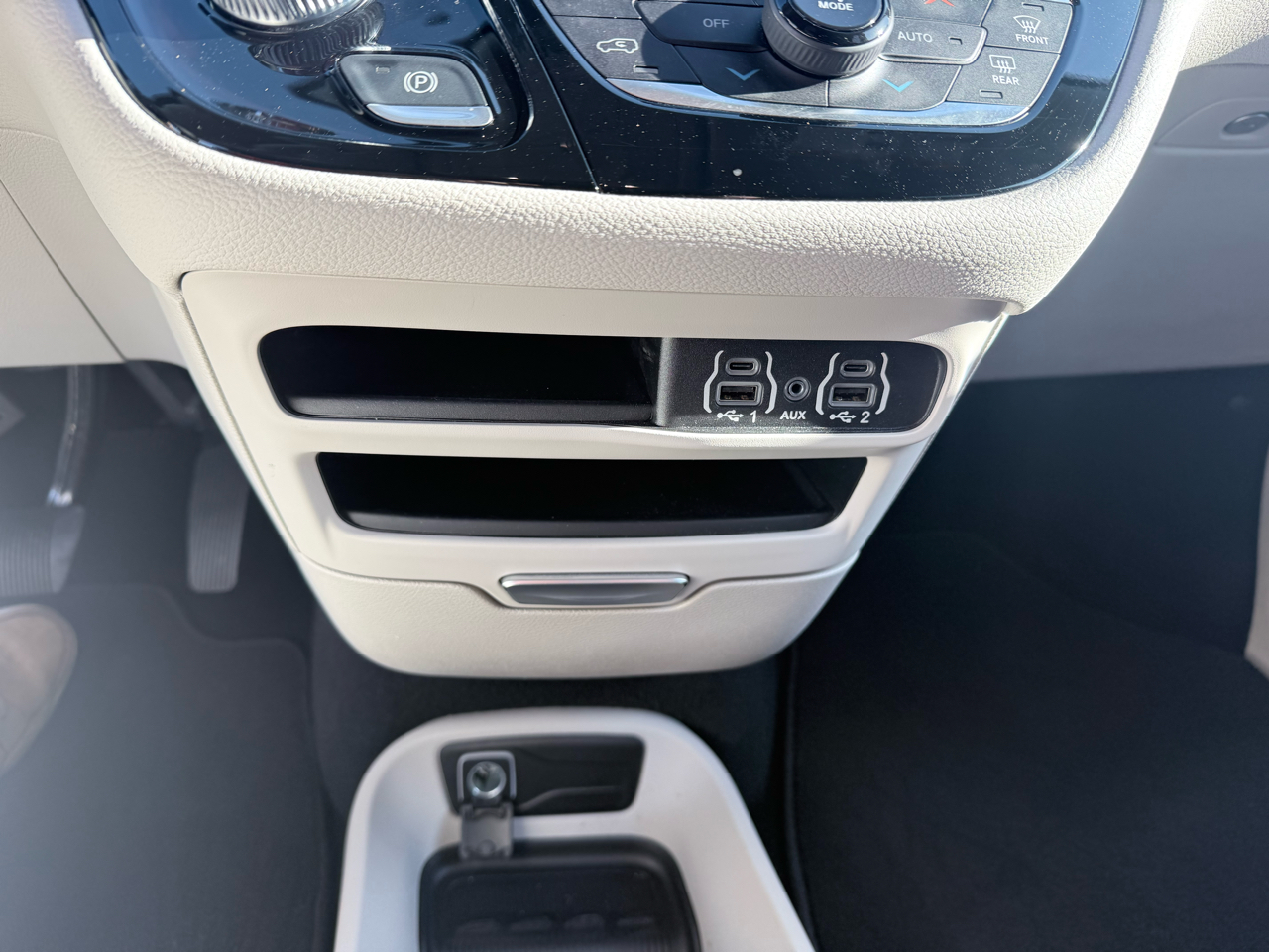 Chrysler Pacifica Touring L FWD 2024