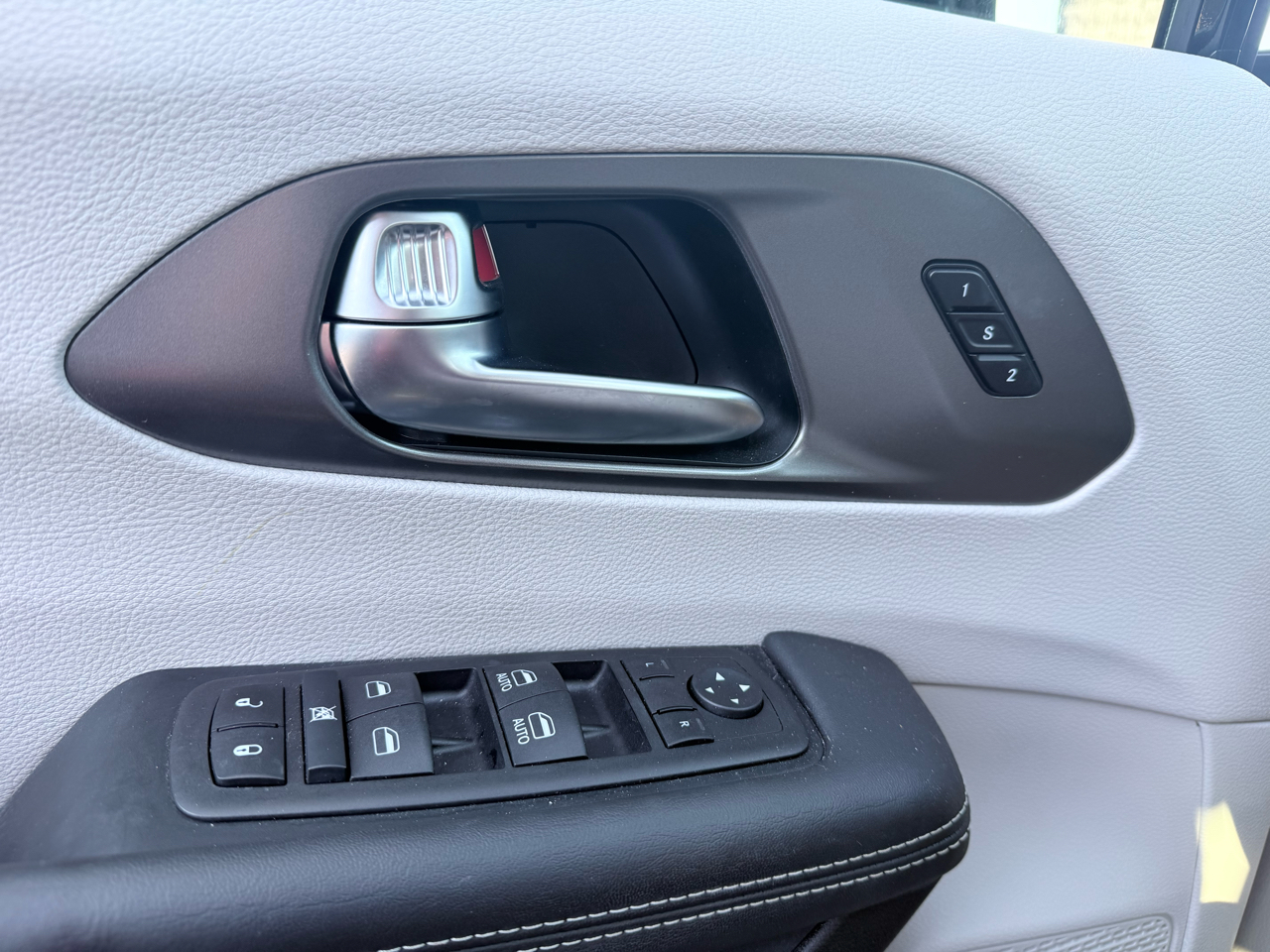 Chrysler Pacifica Touring L FWD 2024