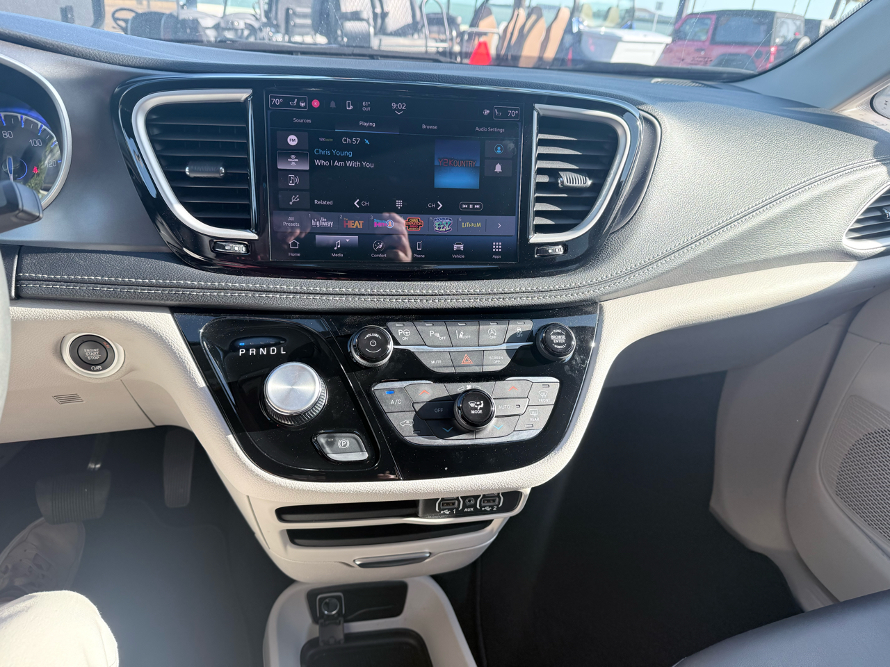 Chrysler Pacifica Touring L FWD 2024