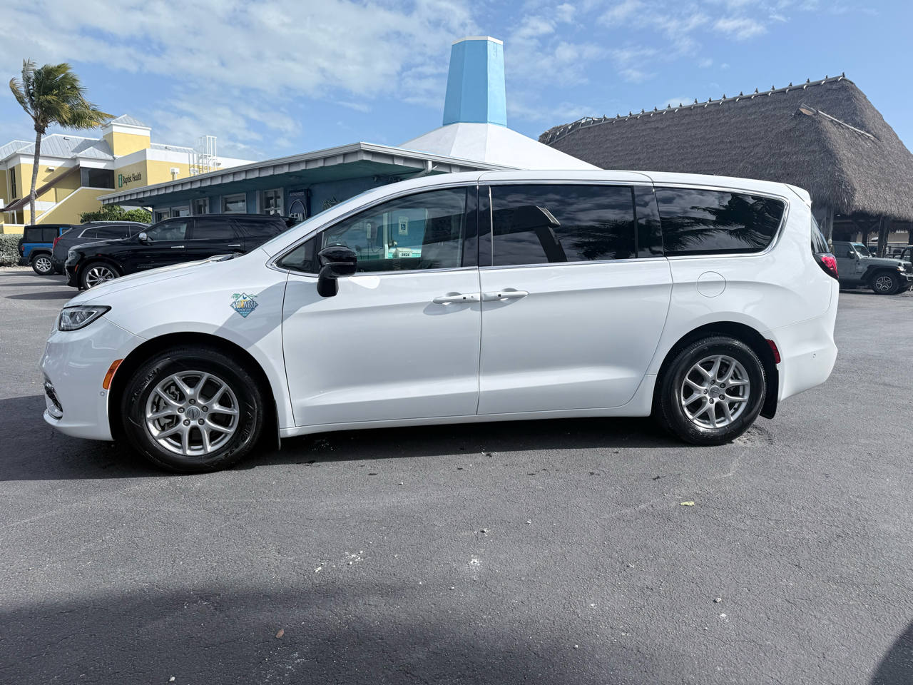 Chrysler Pacifica Touring L FWD 2024