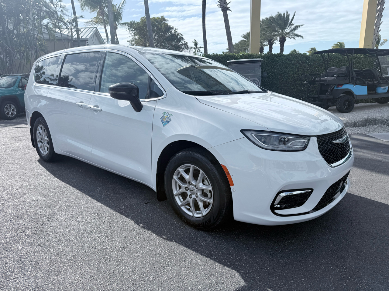 Chrysler Pacifica Touring L FWD 2024