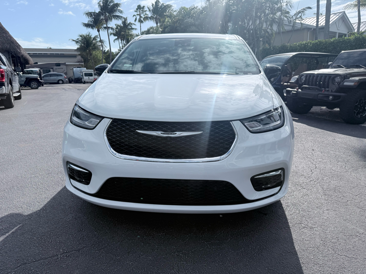Chrysler Pacifica Touring L FWD 2024