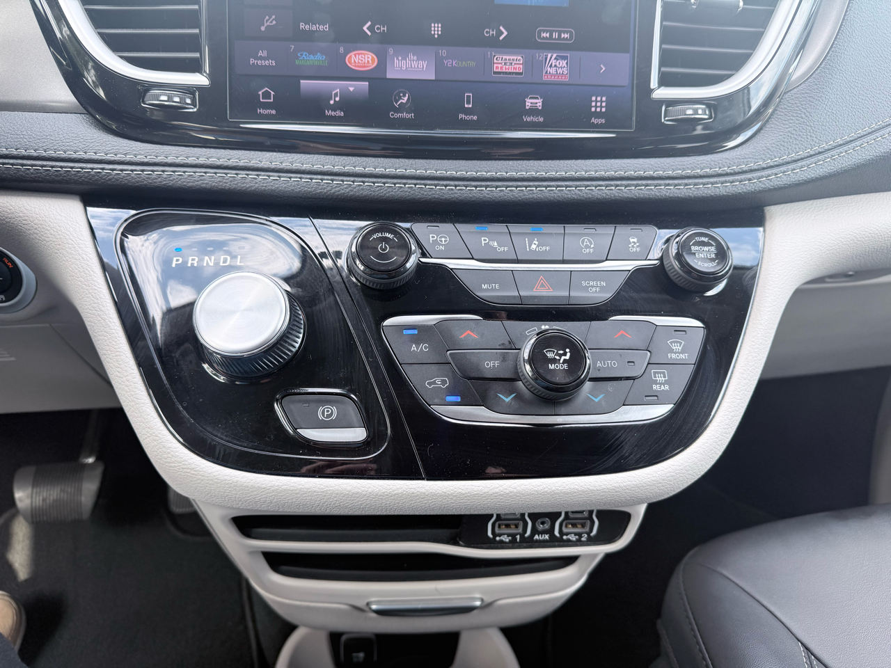 Chrysler Pacifica Touring L FWD 2024