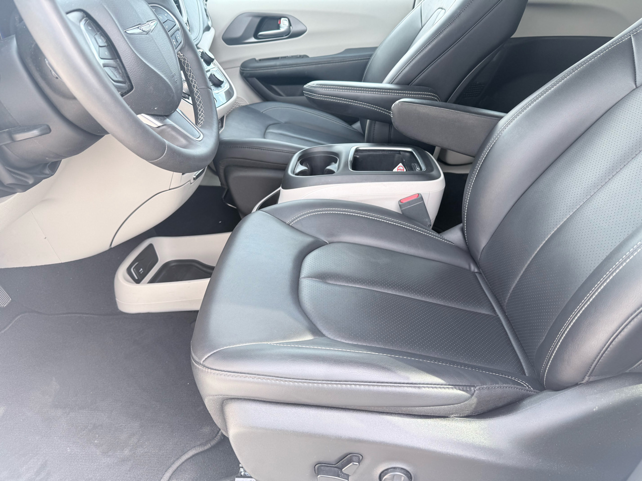 Chrysler Pacifica Touring L FWD 2024