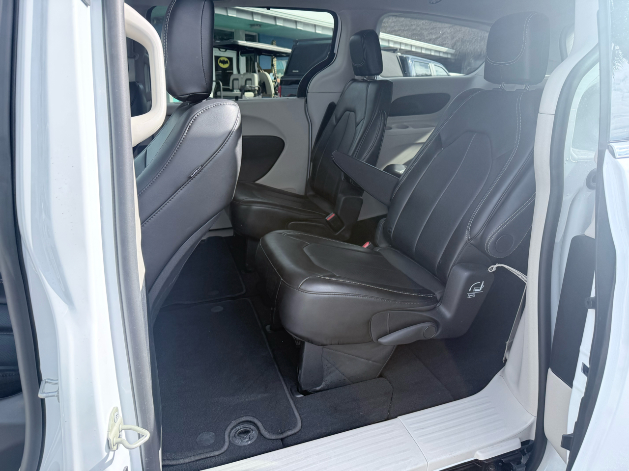 Chrysler Pacifica Touring L FWD 2024