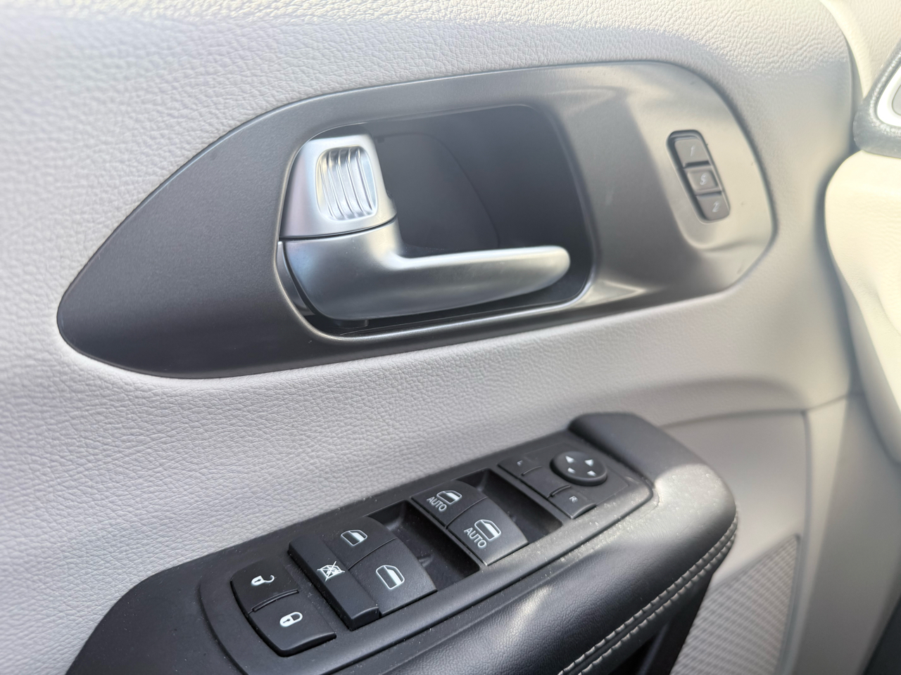 Chrysler Pacifica Touring L FWD 2024