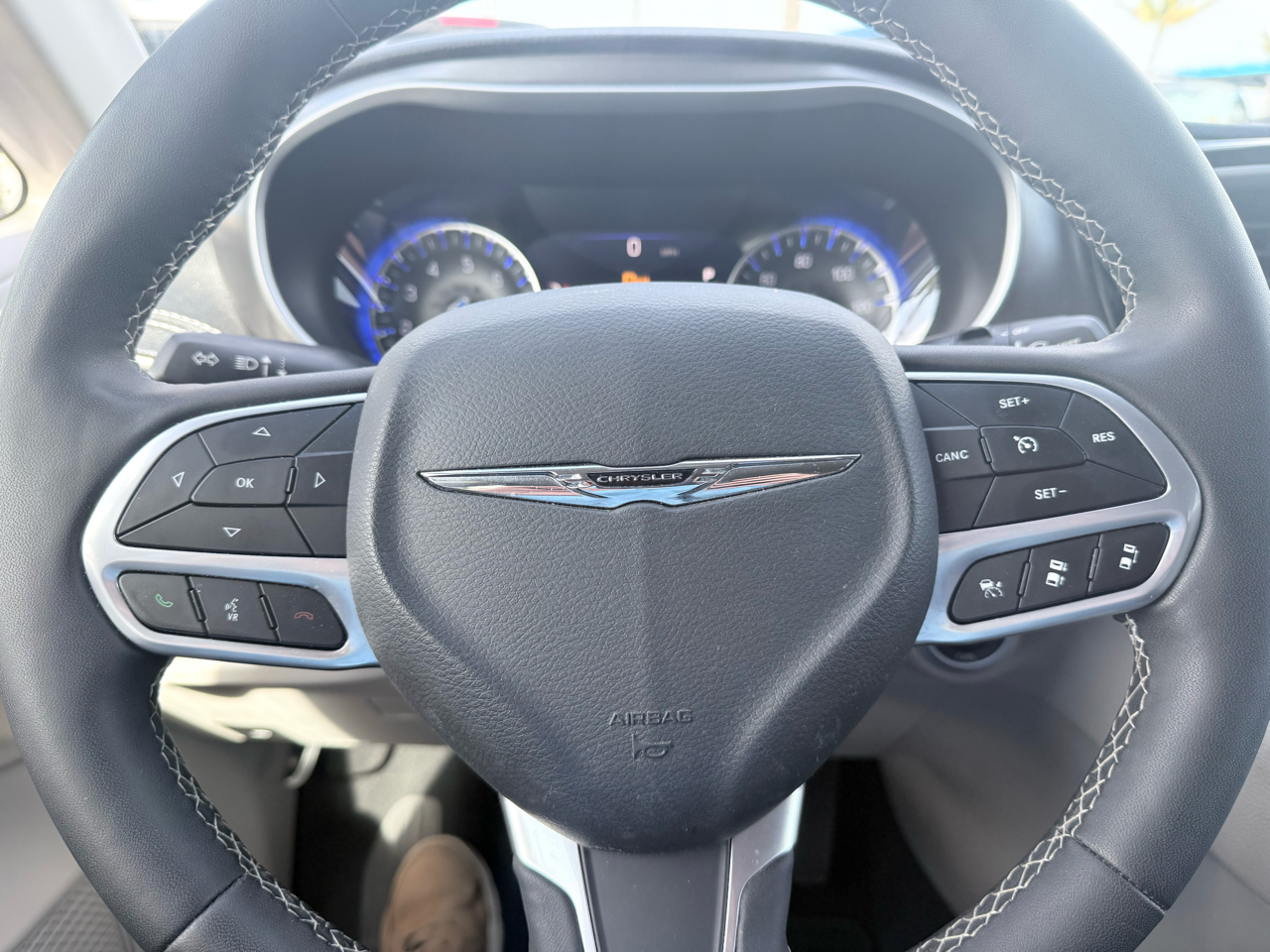 Chrysler Pacifica Touring L FWD 2024